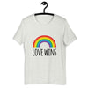 Colorful Pride Vector Rainbow y camiseta con el texto 'Love Wins' para la comunidad LGBT