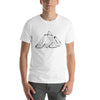 Experimente la majestuosa pirámide de Giza Ilustración dibujada a mano en una elegante camiseta
